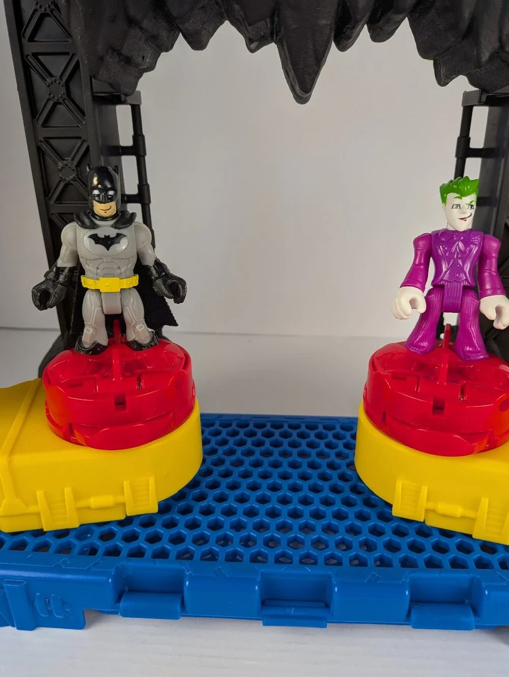 Fisher-Price Imaginext DC Super Friends Battle Batcave Model FKW12 + Characters